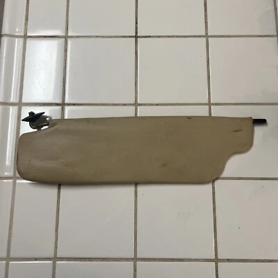 Para-sol Datsun 240Z 260Z 280Z S30 lado direito bege branco drivers - Imagem 1 de 4