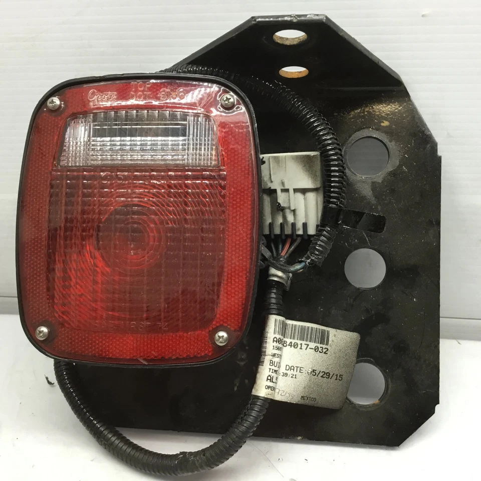 Conjunto de lanterna traseira A06-84017-032 WESTERN com lanterna traseira Grote 9130 - Imagem 1 de 1