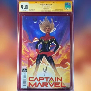 CUBIERTA VARIANTE HUGHES CAPITANA MARVEL #1 CGC 9.8 SS FIRMADA POR ADAM HUGHES - Imagen 1 de 1