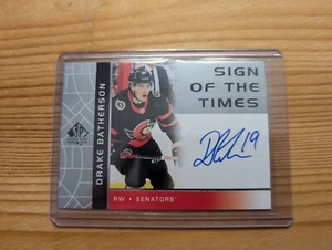 2022-23 UD SP Authentic Sign Of The Times Retro Drake Batherson #RSOTT-DB - Imagen 1 de 2