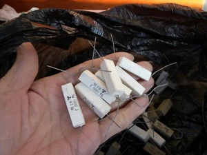 3 Stk. PANASONIC KERAMIK WIDERSTAND 100 OHM 7 W NEUER ALTER BESTAND. JAPAN. - Bild 1 von 2