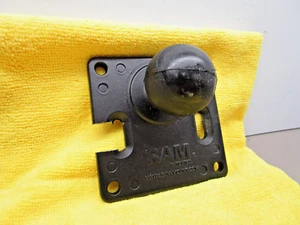 RAM Mount RAM-2461U 75x75mm VESA-Platte mit Kugel C-Size RMR-D-176-1 *modifiziert* - Bild 1 von 8