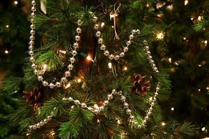GOLD BEADS GARLAND 18 FEET BEAUTIFUL GLOSSY GOLD CHRISTMAS BEADS - Picture 1 of 1