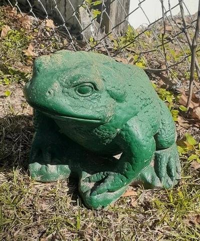 Vintage Frog Toad Concrete Cement Garden Pond Statue 10"T x12"Lx 10"W Cover