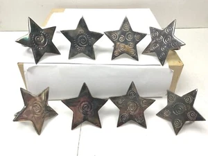 Lotto 8 ciondoli decorazione ornamento bottiglia vino stella metallo vortice tono argento - Foto 1 di 5