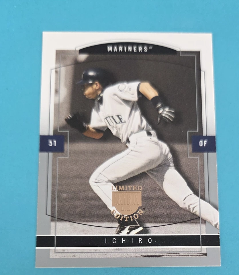 2004 SkyBox LE #33 Ichiro Seattle Mariners BASEBALL Card Y1 - Image 1 of 2