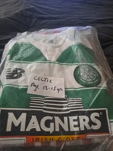 KIT FOOT TOP ET SHORT CELTIC NEUF COMME NEUF JAMAIS UTILISÉ 13,15 ans - Photo 1/8