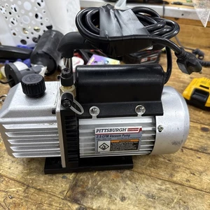 Pittsburgh 61245 2.5CFM Pompa per vuoto refrigerante portatile per auto 120 V/3.4 A - Foto 1 di 6