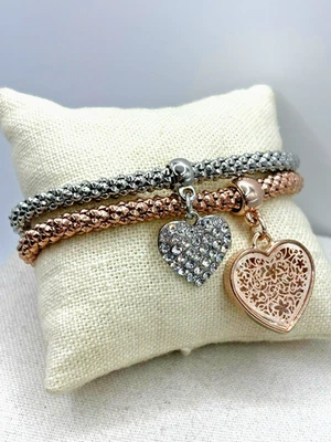 Juego de 2 pulseras elásticas palomitas de maíz con dije de corazón de cristal tono oro rosa y plata Foto 1 de 4