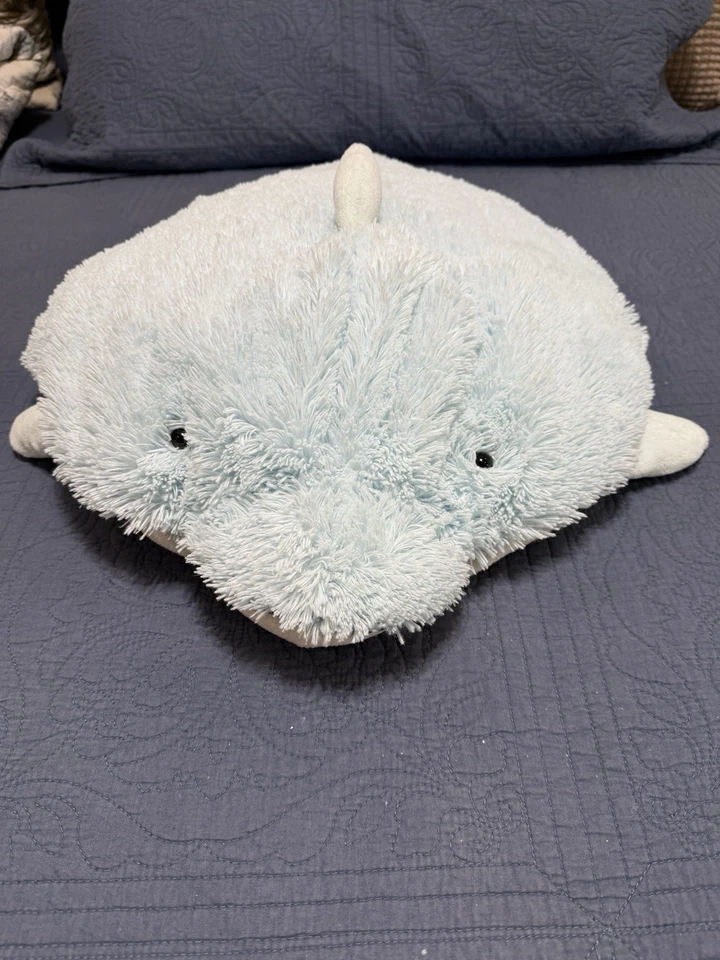 Travesseiro/brinquedo de pelúcia 26” Pillow Pets Originals Blue Dolphin Squeaky 2010 - Imagem 1 de 4