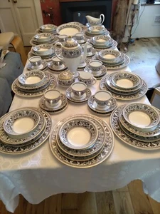 Juego de cena Wedgewood negro florentino para 12 personas con juego de café/té - Imagen 1 de 24