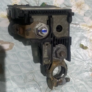 Nissan Qashqai 1.6 Petrol 2006/08 Battery Terminal - Picture 1 of 3