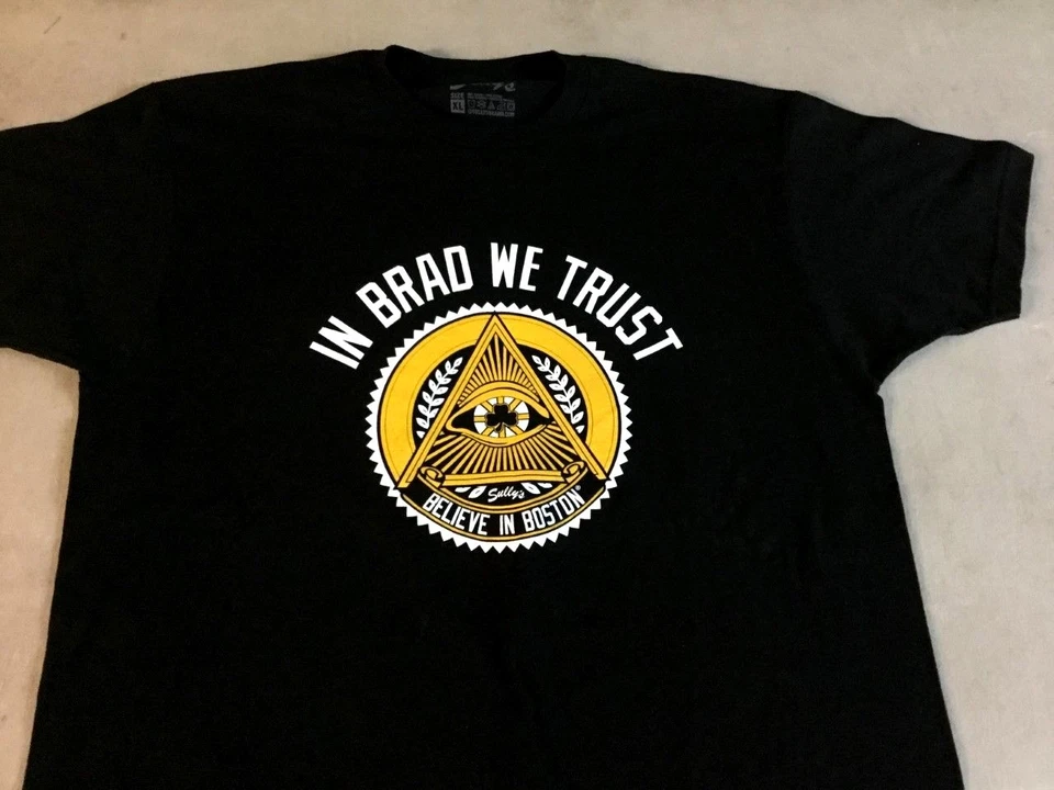 NUEVA Camiseta Brad Marchand Bruins Temática In Brad We Trust Talla Mediana ENVÍO GRATUITO Foto 1 de 1