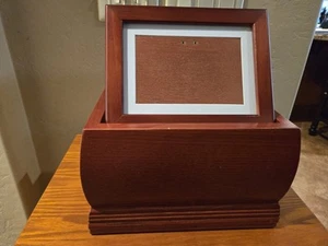 New Cherry Wood Memorial Urn w/Frame for 4 x 6 Photo For Cremation Ashes - Picture 1 of 8