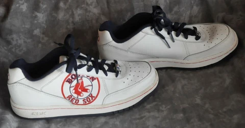 Boston Red Sox Baseball Logo Reebok White Red/Blue Youth Sneakers Size 5 1/2 Cover