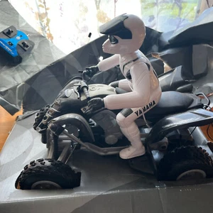 Yamaha Raptor 700R RC Quad Runner Black and White ATV With Remote Control - Picture 1 of 6