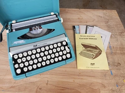 Smith-Corona Corsair Deluxe Teal Vintage Typewriter SCM with Case - Image 1 of 4
