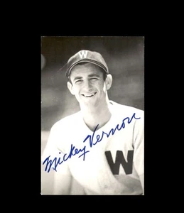 Foto postal firmada por Mickey Vernon autógrafo de los senadores de Washington - Imagen 1 de 2