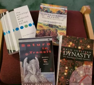Erin Sullivan Astrology PB 4-book Lot: Saturn, Dynasty, Midlife, Retrogrades - Foto 1 di 16