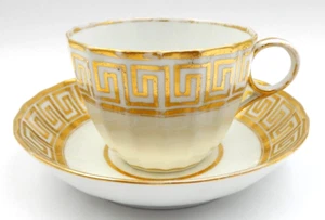 ANTIGUA TAZA DE TÉ Y PLATILLO CHAMBELANES WORCESTER LLAVE GRIEGA DORADO ~ INGLATERRA - Imagen 1 de 20