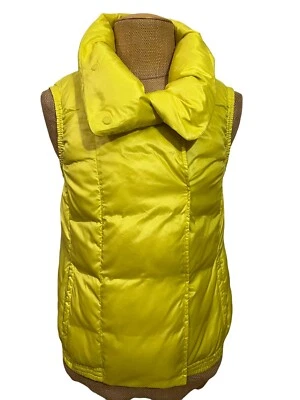 VINCE MUJER Chaleco Puffer Plumón de Ganso Pluma Amarillo Botones Magnéticos Talla Mediana Foto 1 de 4
