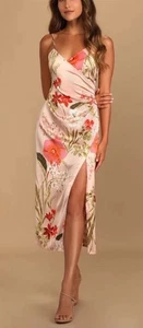 Neu mit Etikett Lulu's Remarkable Entrance rosa Blumendruck Satinkleid Medium Maxi - Bild 1 von 5