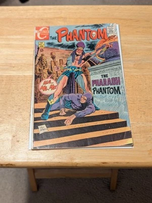 The Phantom #32 (Charlton June 1969) - Image 1 of 4