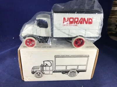 R-33 ERTL 1:38 SCALE DIE CAST BANK - 1926 MACK DELIVERY TRUCK - NIB - NORAND SYS - Image 1 of 4