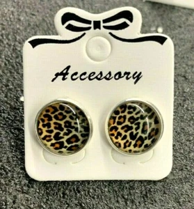 1 pair of handmade leopard silver plated 12 mm acrylic/glass earrings - Picture 1 of 3
