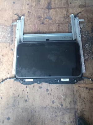 2011-2022 Jeep Grand Cherokee Sunroof Glass Tinted 68082476AB (OEM) Foto 1 de 4