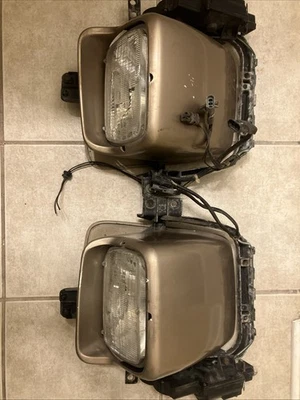 Faro lateral izquierdo/derecho Chevrolet Corvette 1984 a 1989 fabricante de equipos originales ver notas Foto 1 de 4