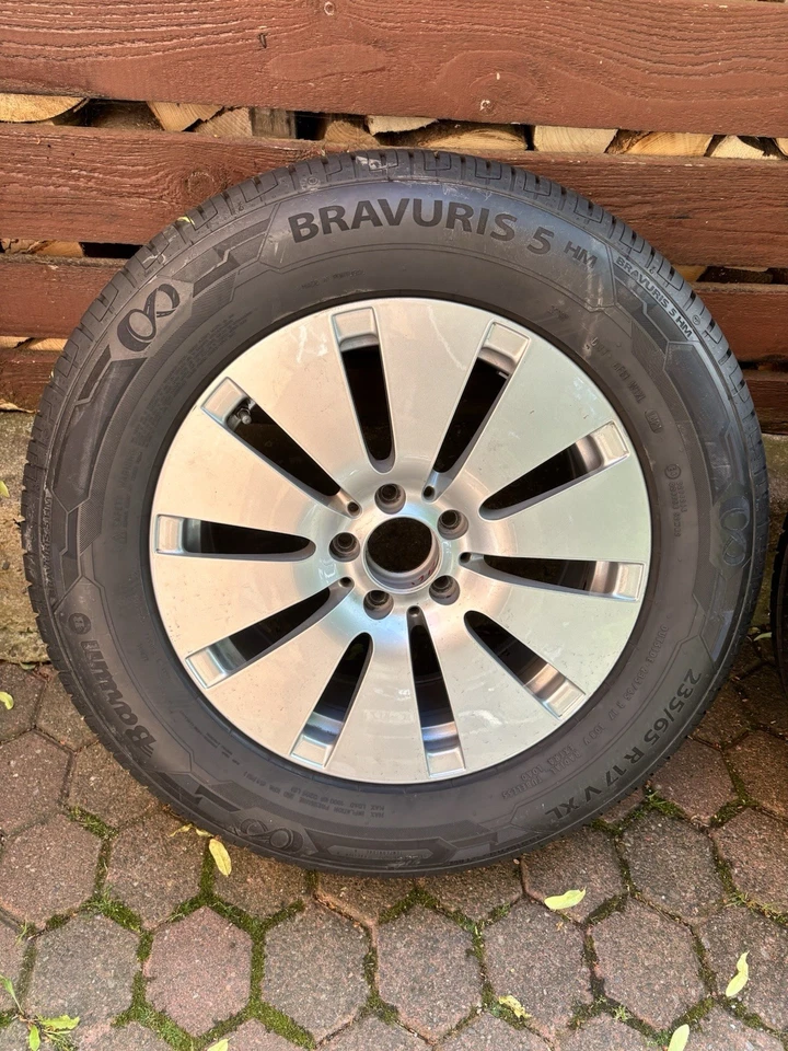 Sommerreifen + Felge 17 Zoll 235 Breit und 65 robuster Lastzone XL Mercedes Benz - Bild 1 von 4