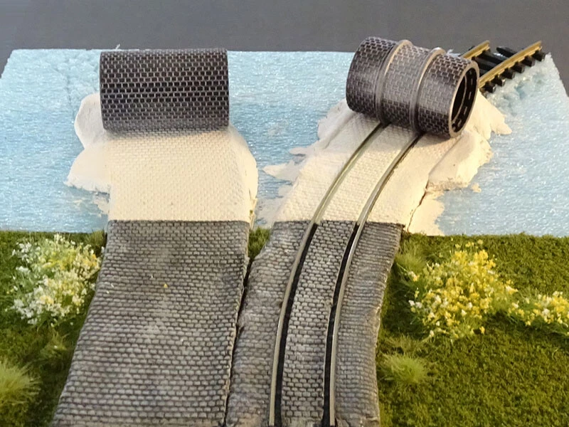 RAILNSCALE N9532 - Straßenbelag-Walzen Set Straße / Straßenbahn 9mm N-Gleis 2x - Bild 1 von 1