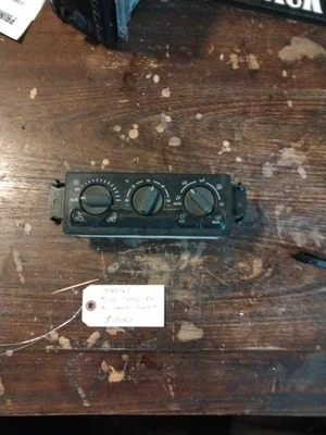 00-02 Controles de climatización Chevrolet Tahoe SUBURBAN GMC Yukon 15060162 Foto 1 de 4