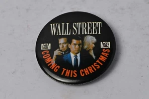 Pulsante pinback film Wallstreet 1987 Michael Douglas Charlie Sheen Natale - Foto 1 di 3