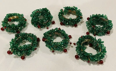 Juego de 7 servilleteros corona de Navidad con cuentas de mesa Pier 1 de colección Cottagecore Foto 1 de 3