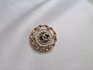 ONE CHANEL BLACK/WHITE ENAMEL BUTTON WITH CRYSTALS 23MM - Picture 1 of 6