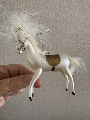 De Carlini Italian Blown Glass White Feather Hair Horse Christmas Ornament - Image 1 of 4