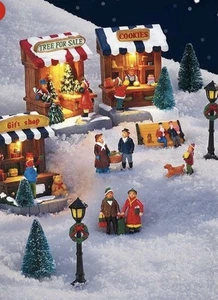 AVON 2021 HOLIDAY MARKET VILLAGE SET 11-TEILIGES SET NEU IM KARTON WEIHNACHTSDEKO NEU - Bild 1 von 15