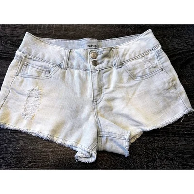 Refuge Denim Shorts Womens Size 2 Light Wash Distressed Frayed Hem - Image 1 of 3