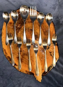 Cubiertos de acero inoxidable Robert Welch “Meridian” de 12 piezas - Imagen 1 de 8