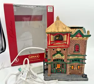 Lemax Village Collezione Caserma dei Pompieri n.3 Edificio Illuminato 2004 #323095 Funzionante! - Foto 1 di 24