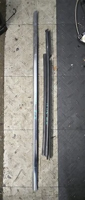 2008-2014 Cadillac CTS Sello de vidrio de ventana de puerta Tira de clima trasera izquierda oem Foto 1 de 4