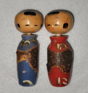 2 VINTAGE JAPANESE KOKESHI DOLLS Wooden with Bark • Blue & Red Japan Folk Art - Picture 1 of 12