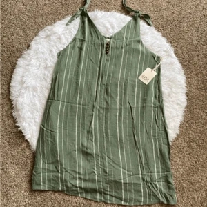 a.n.a Long Tank Top Green Shoulder Tie New Womens Size Medium - Picture 1 of 10