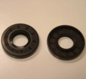 MERCURY MARINER 4HP 5HP 2 STROKE OUTBOARD TOP & BOTTOM CRANKSHAFT OIL SEALS - Picture 1 of 1