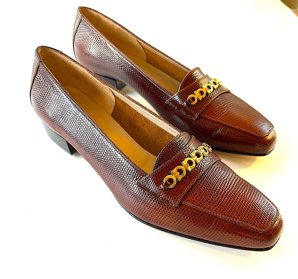 Ferragamo Boutique Becerro Lagarto Elegante Pisos con Detalle de Cadena Talla 9B Foto 1 de 4
