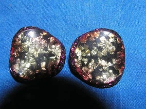 VINTAGE OHRRINGE LILA PLEXIGLAS MIT FLECKEN & STRASS - Bild 1 von 1