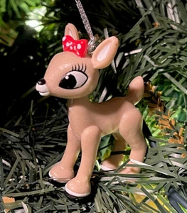 2025 Junges süßes Clarice Rudolph Rentier mit roter Nase Weihnachtsschmuck - Bild 1 von 2