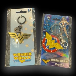 2x Portachiavi Wonder Woman * DC Comics * Logo Metallo Esclusivo Legione dei Collezionisti - Foto 1 di 7